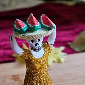 VINTAGE OAXACAN MUERTOS FRUIT SELLER WIRE AND CLAY SCULPTURE